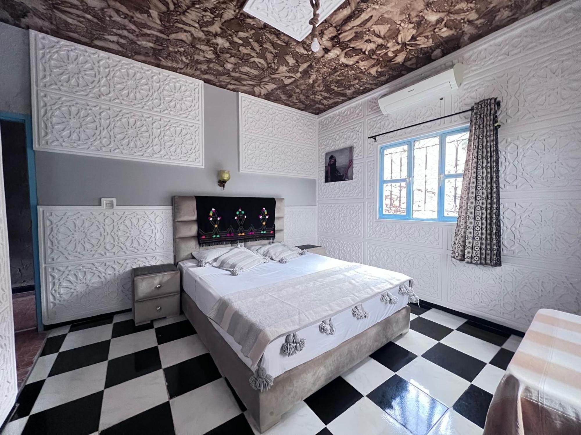 La Maison Traditionnelle Hotel Et Guesthouse Tafraout Exterior photo