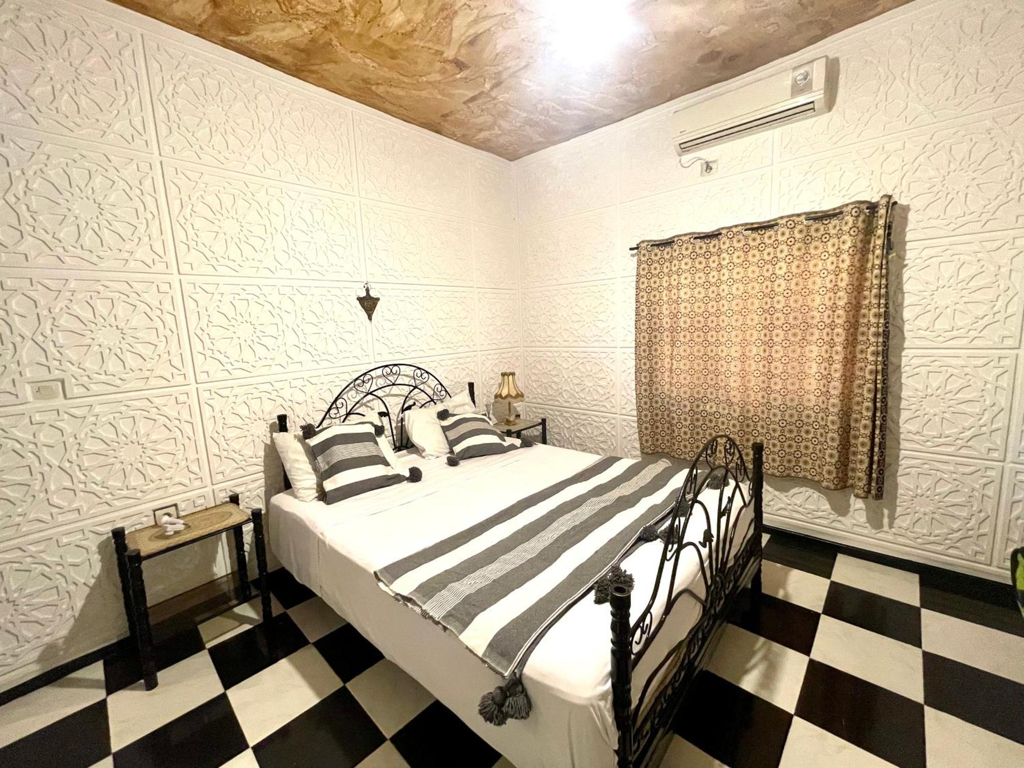 La Maison Traditionnelle Hotel Et Guesthouse Tafraout Exterior photo